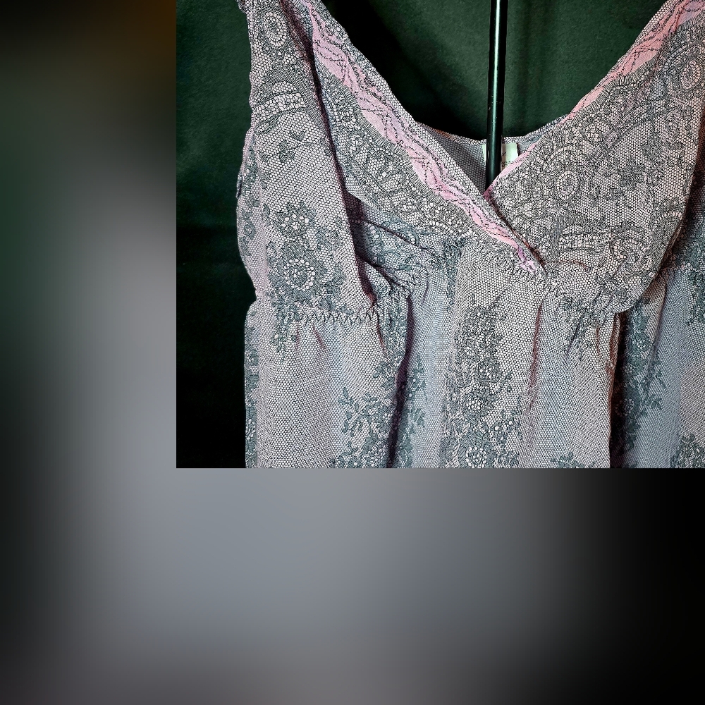 Elegant Lace Skirt Set in Gray and Pink - Picture 9 of 11